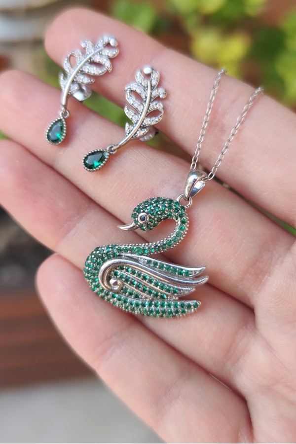 Peridot taşlı kuğu motif gümüş kolye 