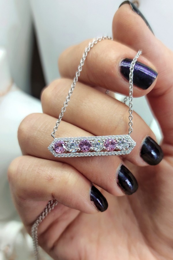 Pembe safir ve Mozanite taşlı gümüş kolye