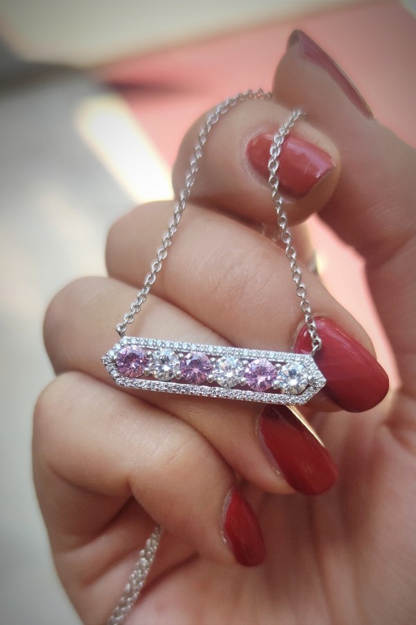 Pembe safir ve Mozanite taşlı gümüş kolye