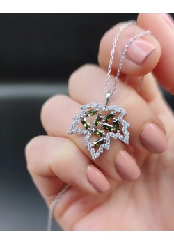 Peridot taşlı çınar ağacı yaprağı motif gümüş kolye 