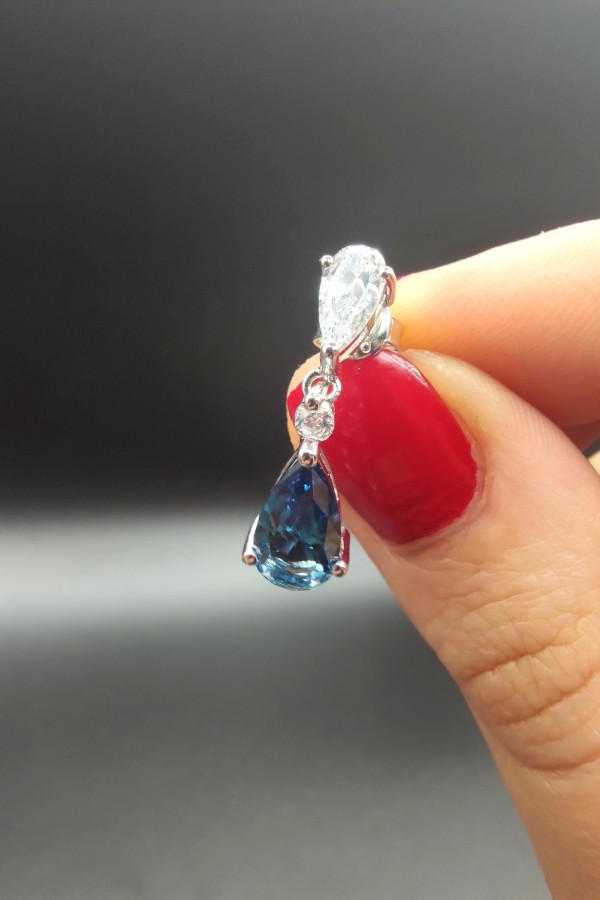 Topaz ve Mozanite taşlı gümüş küpe çifti 