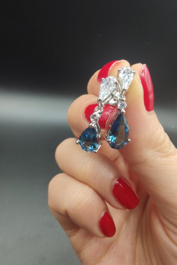 Topaz ve Mozanite taşlı gümüş küpe çifti 