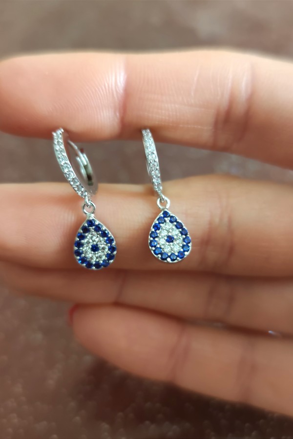 Nazar boncuklu damla motif gümüş küpe çifti 