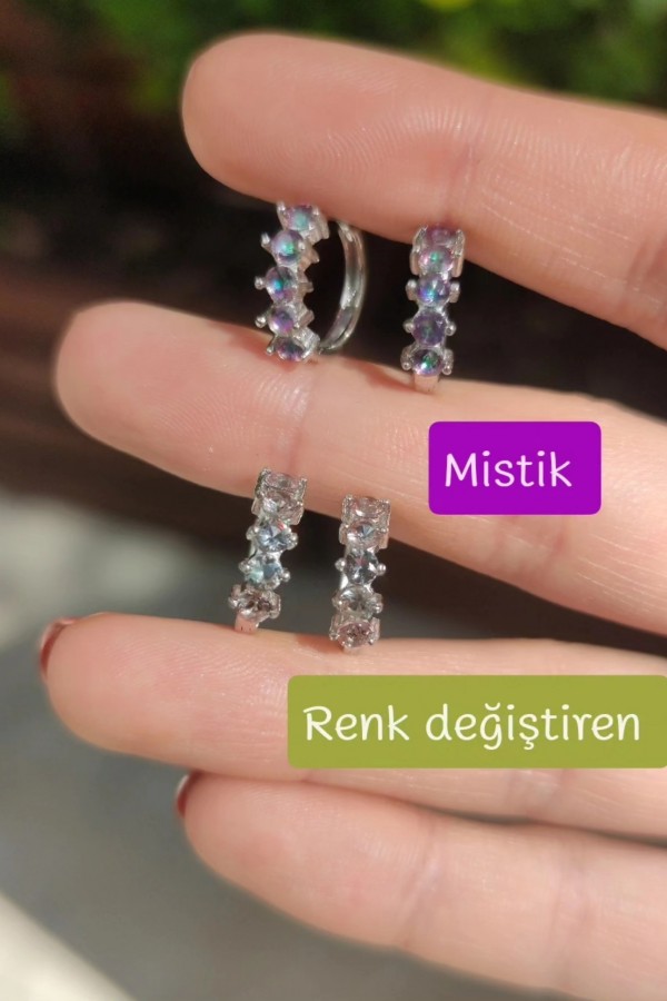 Mistik ve renk değiştiren taşla süslü gümüş küpe çifti serisi