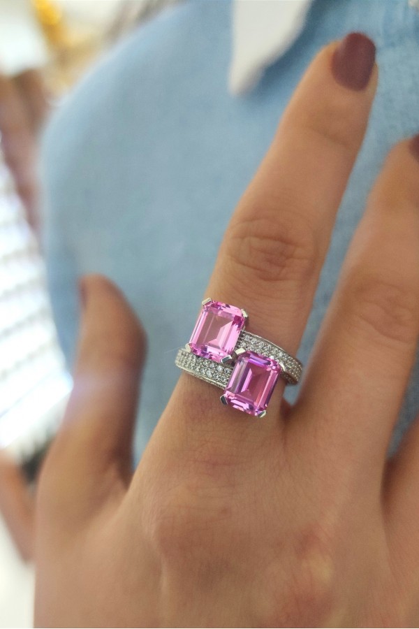 Pembe safir ve Mozanite taşlı gümüş yüzük